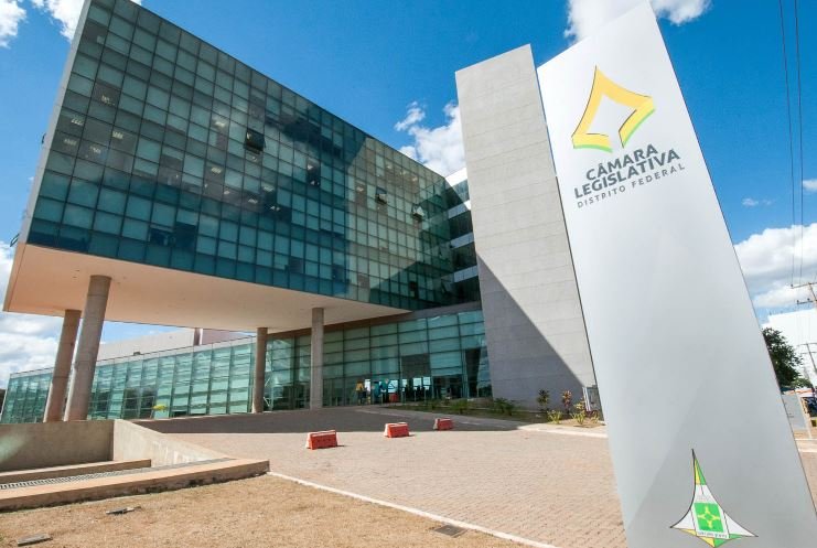 Celina Leão assume comando do DF em cerimônia na Câmara Legislativa